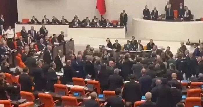 Türkiyə millət vəkilləri dava etdilər Video