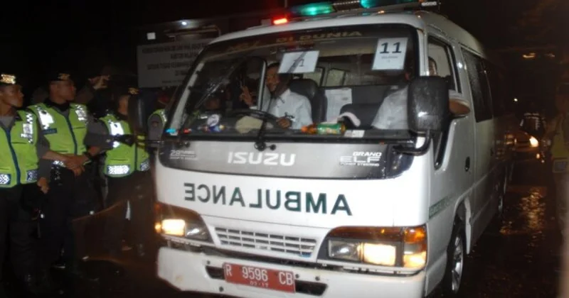 İndoneziyada avtobus qəzası: 16 nəfər ölüb, 18 nəfər yaralanıb