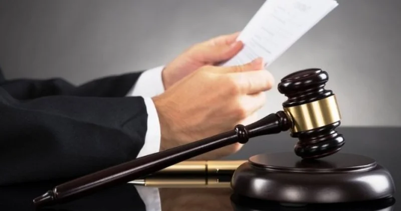 Amerika səfirinin sabiq sürücüsü özünü təqsirli bilmir Məhkəmə işi