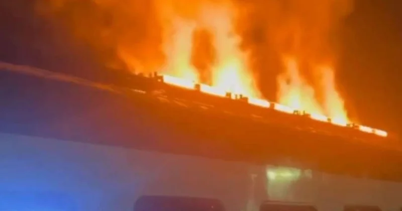 Moskvada qatar yandı Sərnişinlər evakuasiya edildi VİDEO