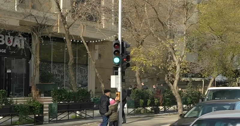 Paytaxtda iki rayonda yeni işıqforlar istifadəyə verilib