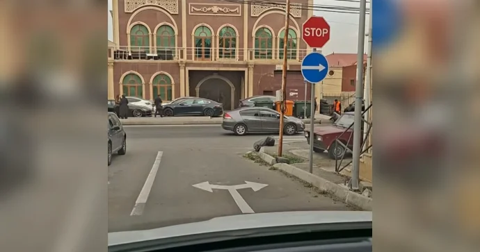 Nişanın biri sol dönməyə icazə verir, digəri isə qadağan edir VİDEO