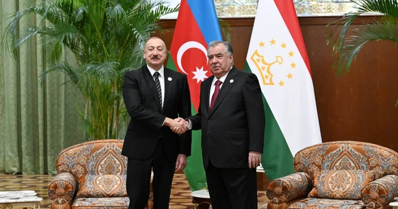 Эмомали Рахмон поздравил президента Азербайджана