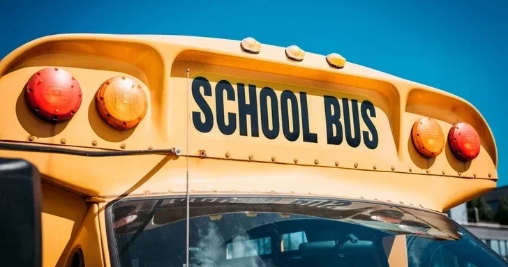 Заключeн контракт на 4.7 млн манатов на перевозку школьников