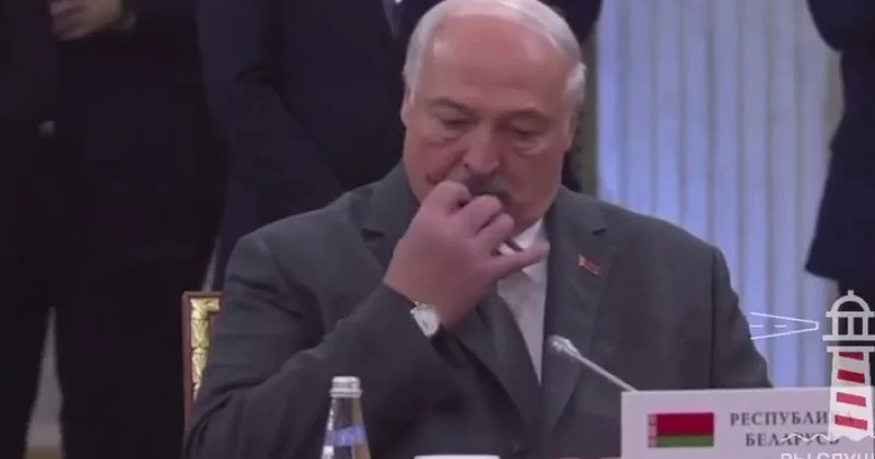 Lukaşenkonun liderlərin yanında hərəkəti gündəm oldu VİDEO