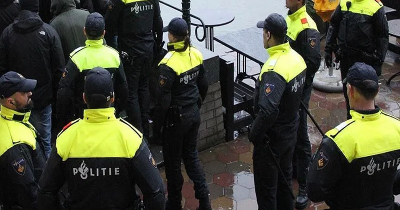 Hollandiyada avtomobil insan izdihamına çıxpılıb, yaralananlar var