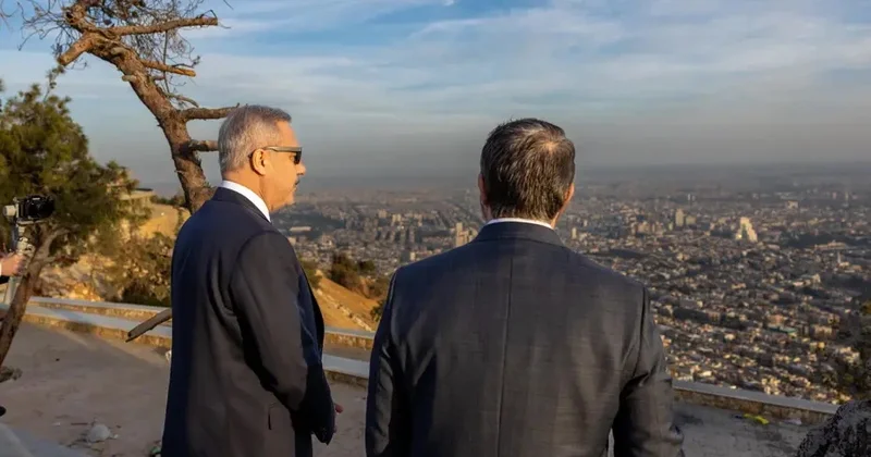 Hakan Fidan Suriyada Kasyun dağından Şamı seyr etdi