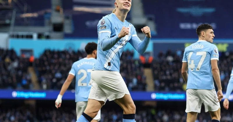 Erlinq Holand oyun formasını mərhum norveçli mütəxəssisin nəvələrinə hədiyyə edib