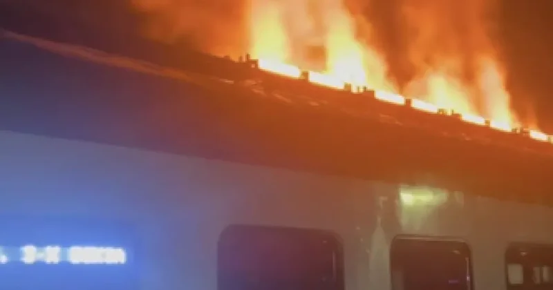 В Подмосковье загорелась электричка Видео