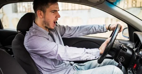 Yolda aqressiv sürücülə qarşı necə davranmaq lazımdır? Ekspert tövsiyələri