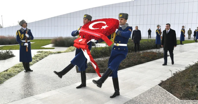 Джевдет Йылмаз прибыл в Баку и посетил Парк Победы Minval Politika