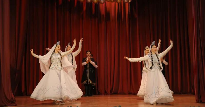 Şüvəlanda Dünya Azərbaycanlılarının Həmrəylik Günü və Yeni il bayramına həsr olunmuş konsert keçirilib