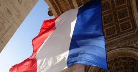 “Makron genişmiqyaslı hərbi proqramın başladığını elan etdi” − “Bloomberg”