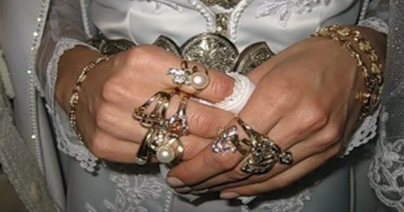 Gəlin zərgərlik mağazası na çevrildi Bərzani ailəsi ilə qohum oldular VİDEO