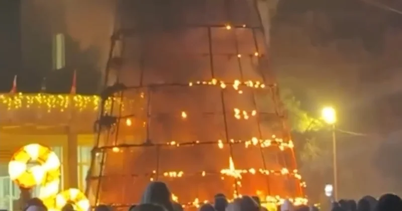 Şəhər meydanındakı bayram yolkası yanaraq külə döndü VİDEO