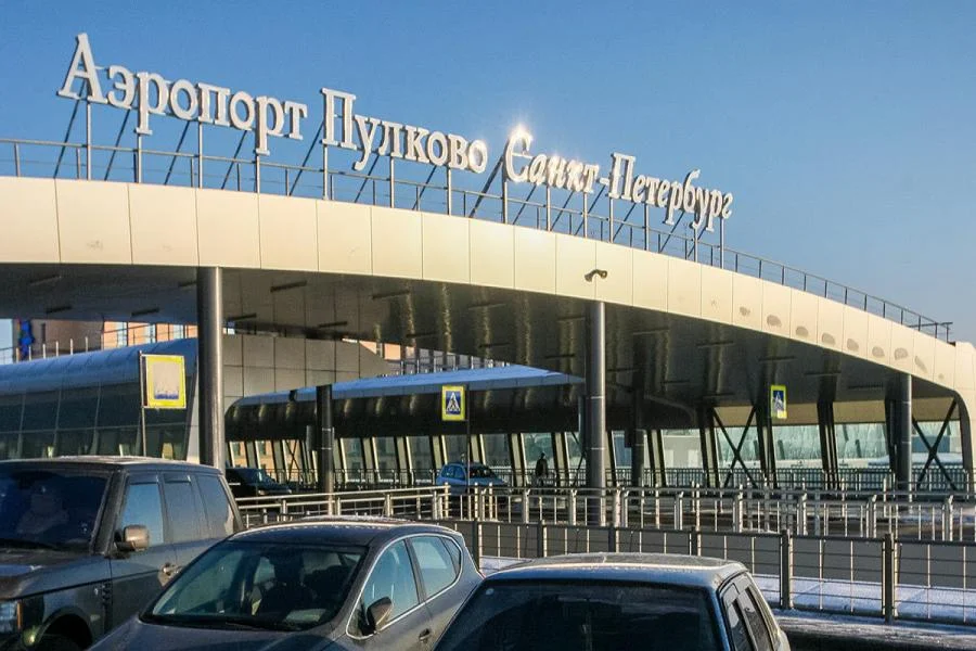 525 ci qəzet Rusiyada Pulkovo hava limanı bağlanıb