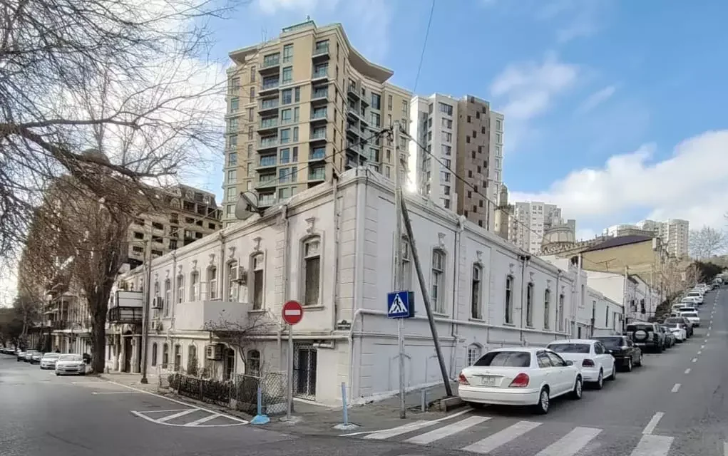 Bakıda memarlıq abidəsinə müdaxilə faktı aşkarlanıb, söküntü dayandırılıb FOTO