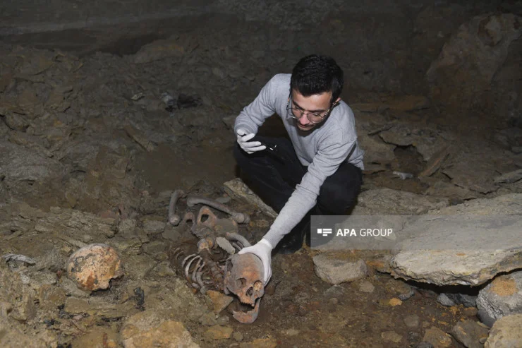 Bakıda zirzəmisində cəsədlər olan məscid: Oradan qorxulu səslər gəlir... REPORTAJ