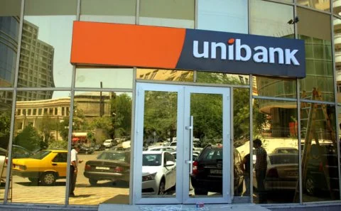 Unibank vətəndaşın 50 manatını niyə “həbs” edib?