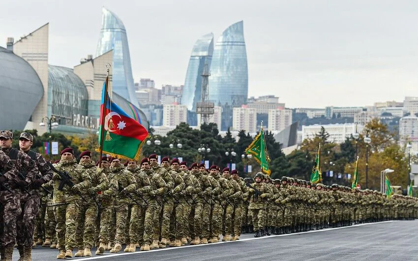 Hərbi formanı qanunsuz daşıyanları 1000 manatadək cərimə gözləyir