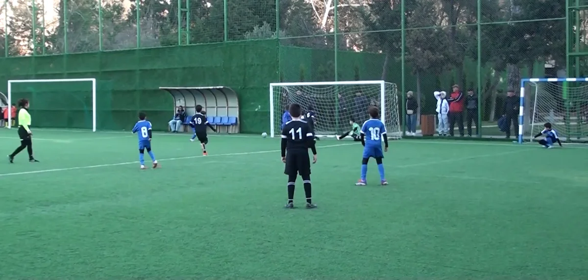 Azərbaycan futbolunda növbəti qalmaqal: Türkiyəli məşqçi qadın hakimi təhqir etdi VİDEO