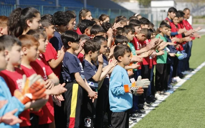 Minadan zərərçəkmiş 10 yaşlı Ağdam sakini Qarabağ FCSB matçından öncə hakimlə birgə meydana çıxacaq