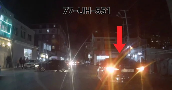 Boş yerlərə sığmayan sürücü maşını yolun ortasında saxladı VİDEO