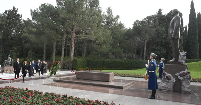 İspaniya Deputatlar Konqresinin sədri Ulu Öndərin məzarını ziyarət edib