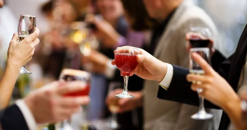 Ad günü məclisində hesab üstündə dava düşdü