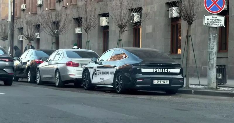 МВД Армении приобрело электромобили и не может установить проблесковые маячки