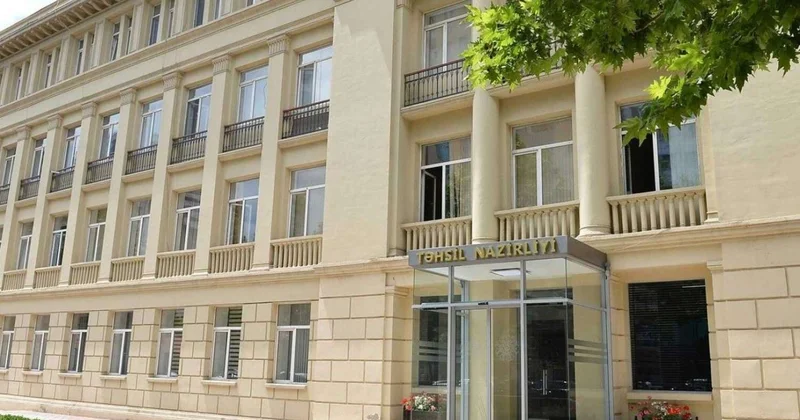 Dərsliklər artıq telefon və planşetdə olacaq? Nazirlikdən CAVAB