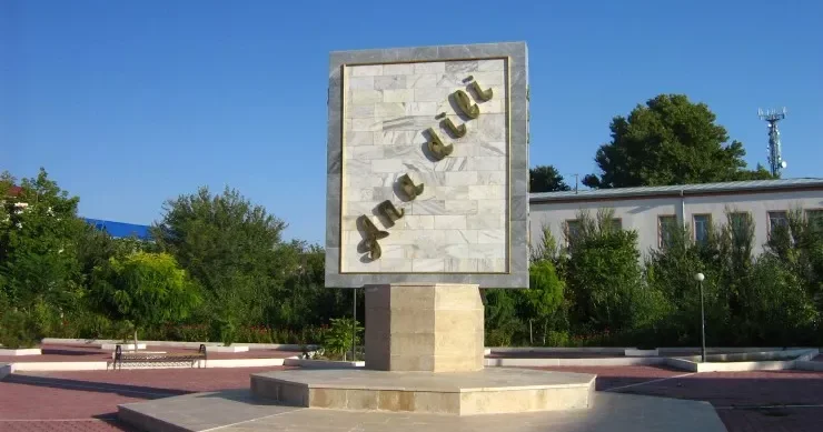 ““Uje”, “molodes”, “voobşe”, “davay” kimi sözlər qulaqlarımızı dəng edir” Dilçi alim