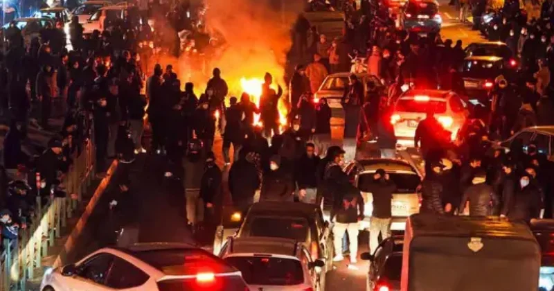 Иранцы пришли в себя и стали наезжать на США