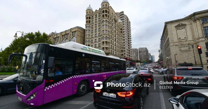 18 nömrəli marşrutda valideynə qarşı KOBUD MÜNASİBƏT: Bura uşaq bağçası deyil