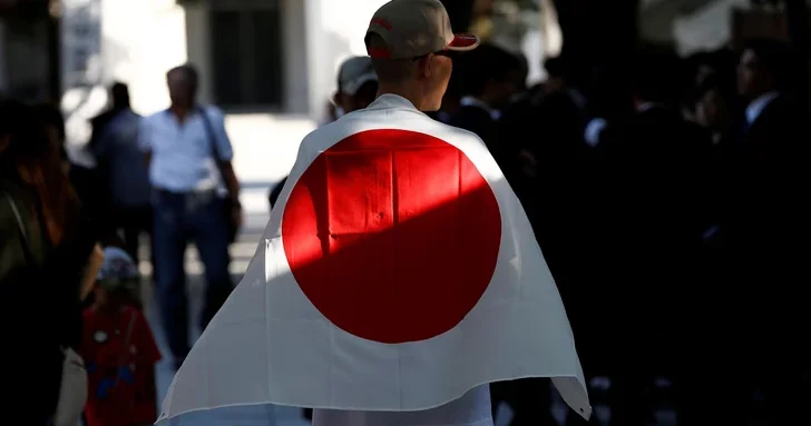 Премьер министр Японии распустила парламент спустя три месяца после назначения