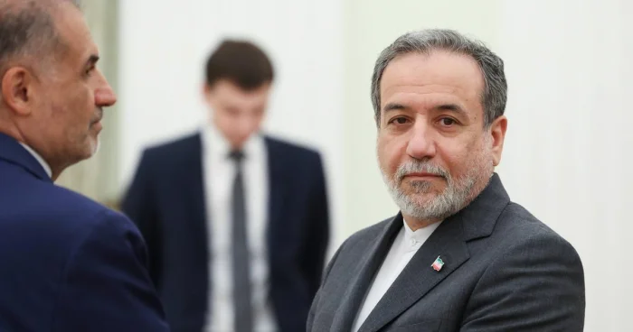 Əraqçi Zelenskiyə: Dünya təlxəklərdən bezib