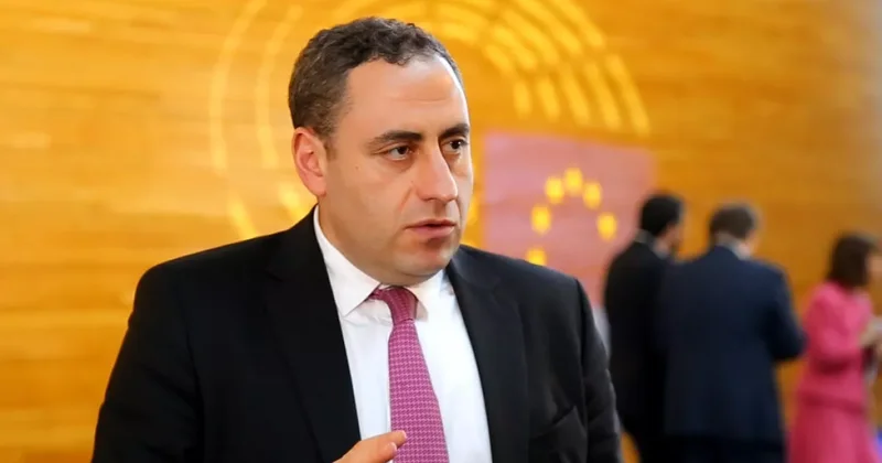 В Грузии лидер оппозиционной партии вышел на свободу