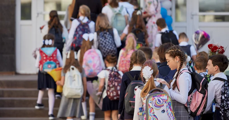Orta məktəblərdə ingilis dili dərslərinin sayı azaldılır
