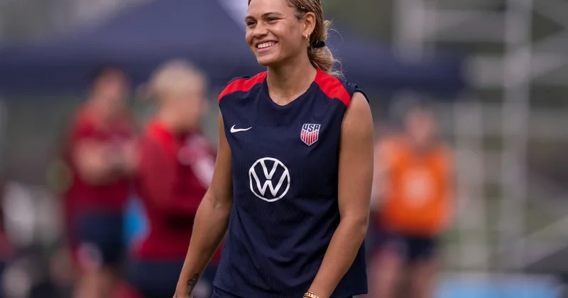 Dünyanın ən çox maaş alan qadın futbolçusu