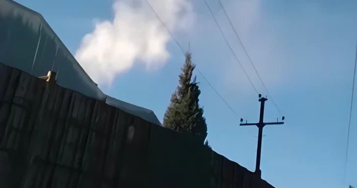 Жители Абшеронского района жалуются на дым и шум от завода