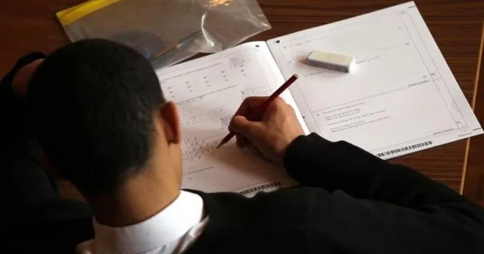 Şagirdlər dərsi telefondan öyrənəcək? Nazirlikdən CAVAB