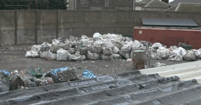 Plastik tullantıların emalı müəssisəsi sakinlər üçün ciddi təhlükəyə çevrilib VİDEO