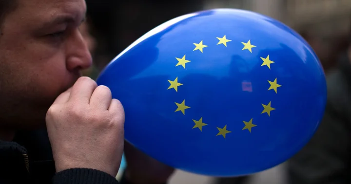 Bloomberg: Европа вступает в эпоху унижений из за слабости ее лидеров