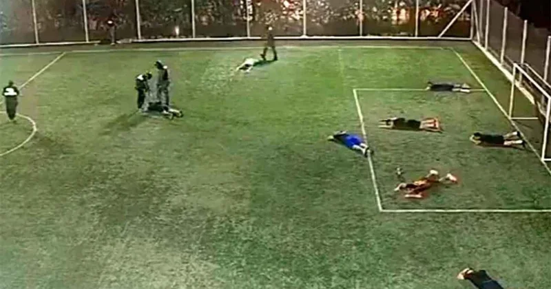 Ppolislər futbol oyunu zamanı bir oyunçunu güllələyərək öldürüblər