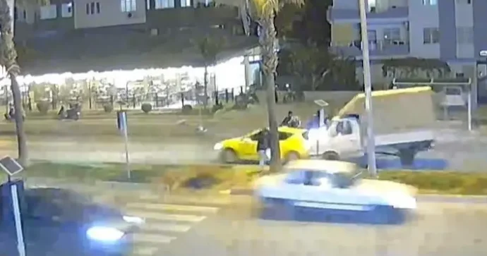 Piyada keçidində sürəti azaltmayan sürücülər zəncirvari qəzaya səbəb oldu ANBAAN VİDEO