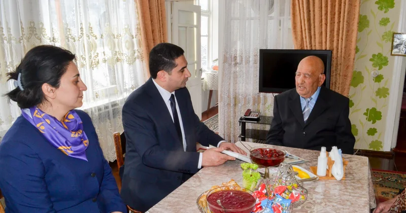 Brandbook Sosial Xidmətlər Agentliyinin əməkdaşları daha bir 100 yaşlı ahılımızı doğum günündə ziyarət ediblər