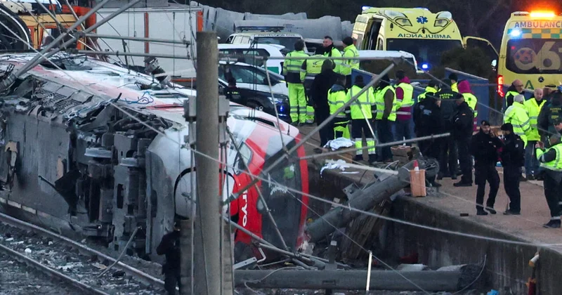 Деформированный рельс стал причиной железнодорожной катастрофы в Испании