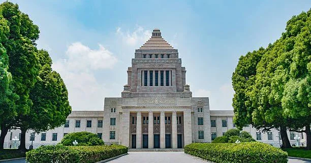 Yaponiyada parlament erkən seçkilər üçün ləğv edildi
