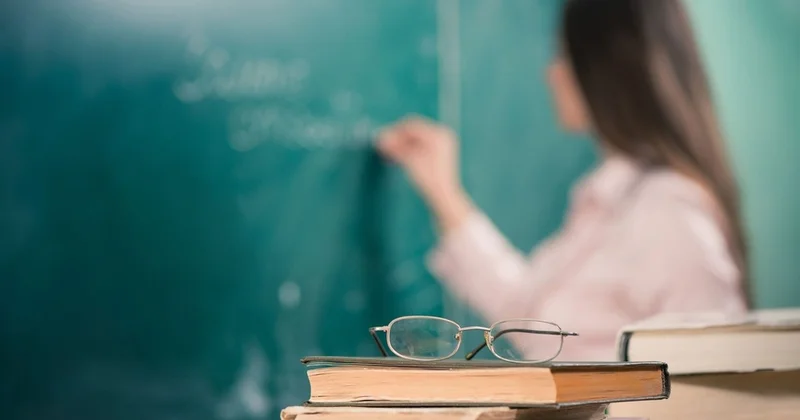 Videosu yayılan müəllim işdən çıxarıldı