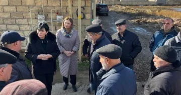 Elnarə Akimova seçicilərlə görüşüb